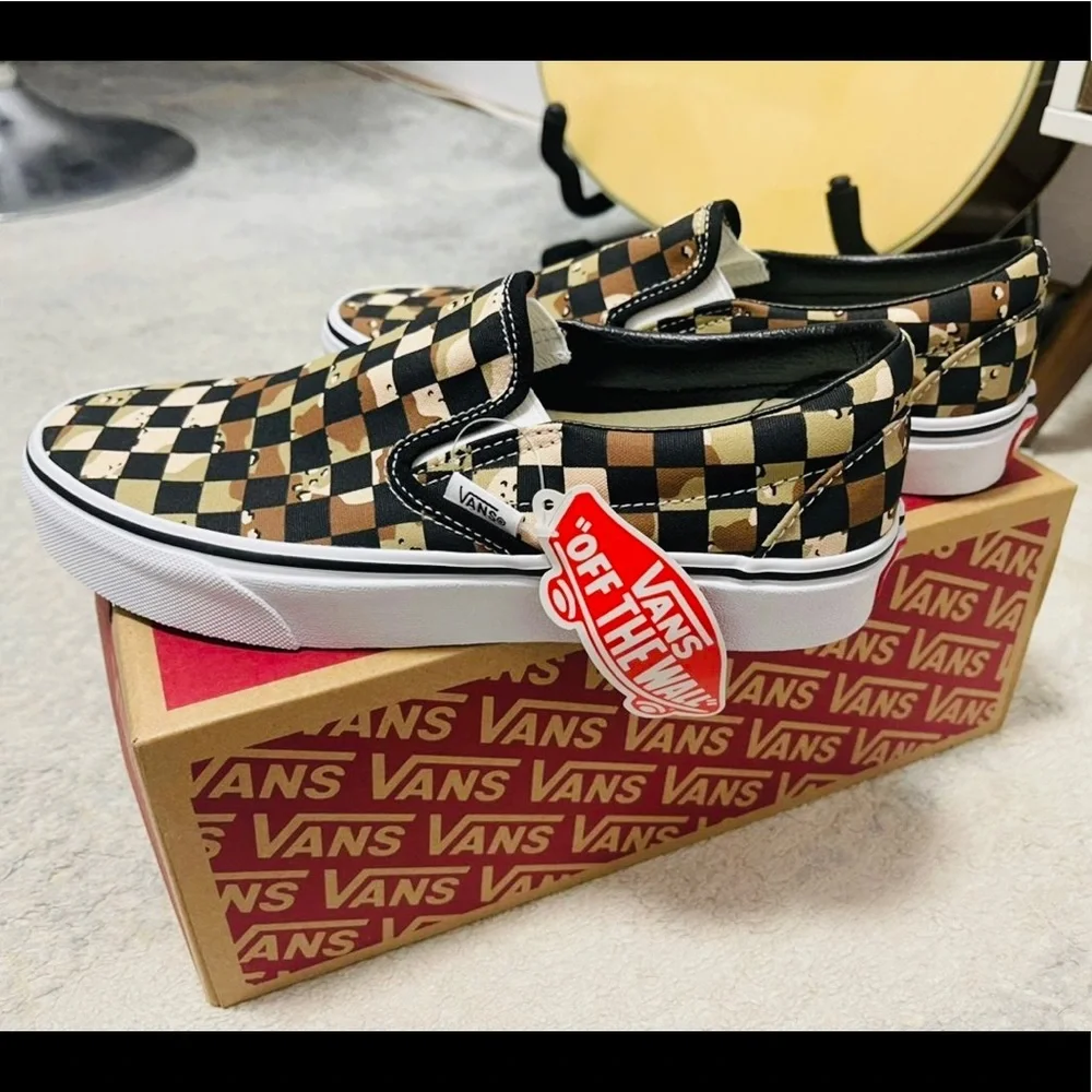 NIB Women Size 7.5 Vans Classic Slip-on Checkboard Shoes Camo-desert/True White - Picture 11 of 11
